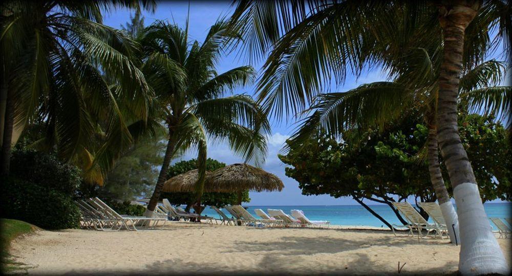 Caribbean Club Boutique Hotel, Grand Cayman Seven Mile Beach ภายนอก รูปภาพ