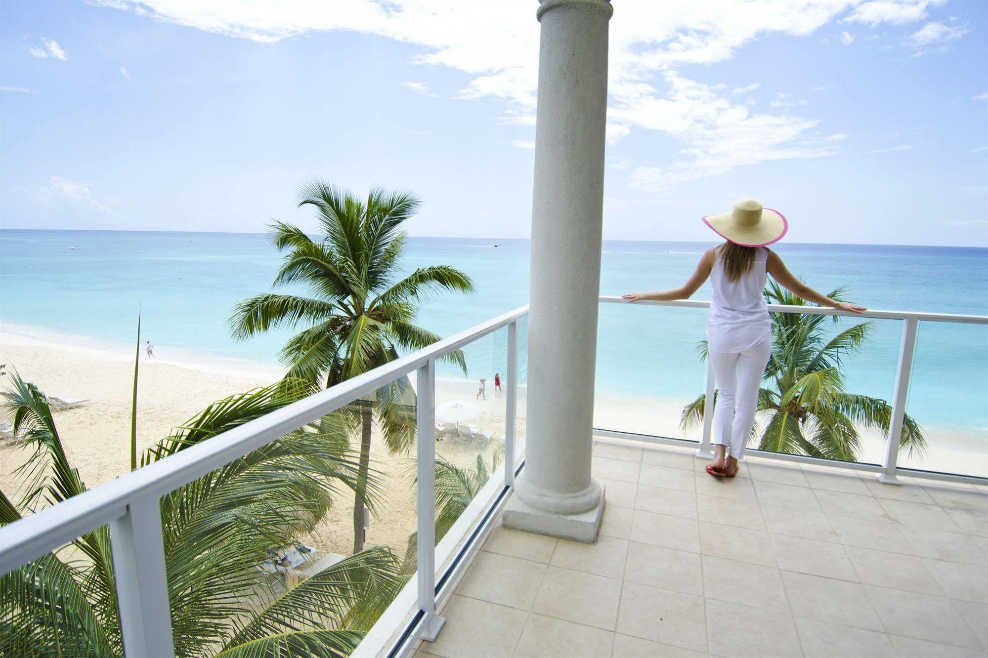 Caribbean Club Boutique Hotel, Grand Cayman Seven Mile Beach ภายนอก รูปภาพ