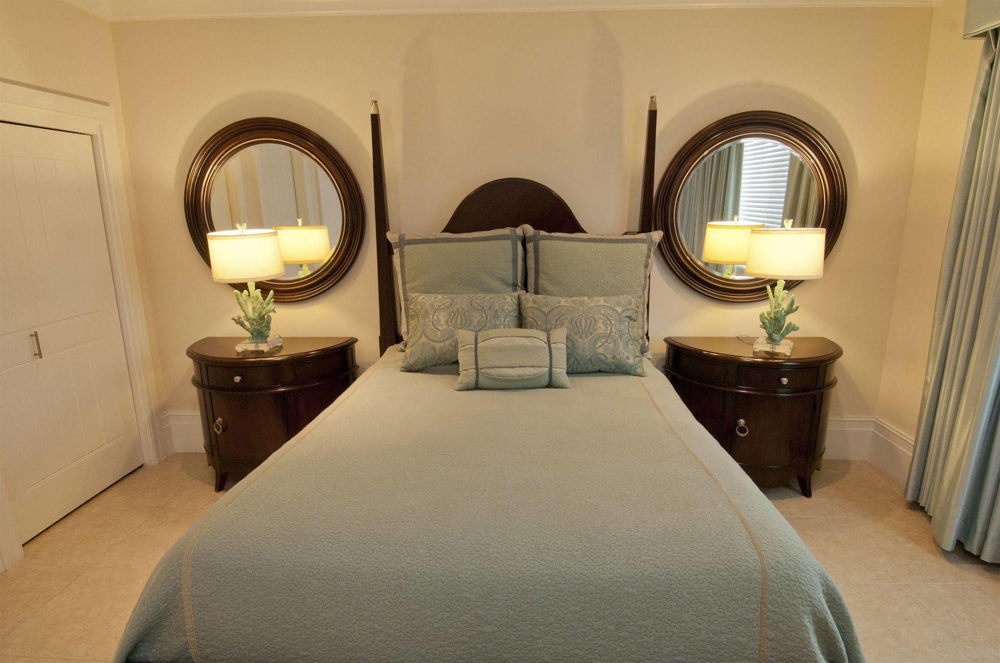 Caribbean Club Boutique Hotel, Grand Cayman Seven Mile Beach ภายนอก รูปภาพ