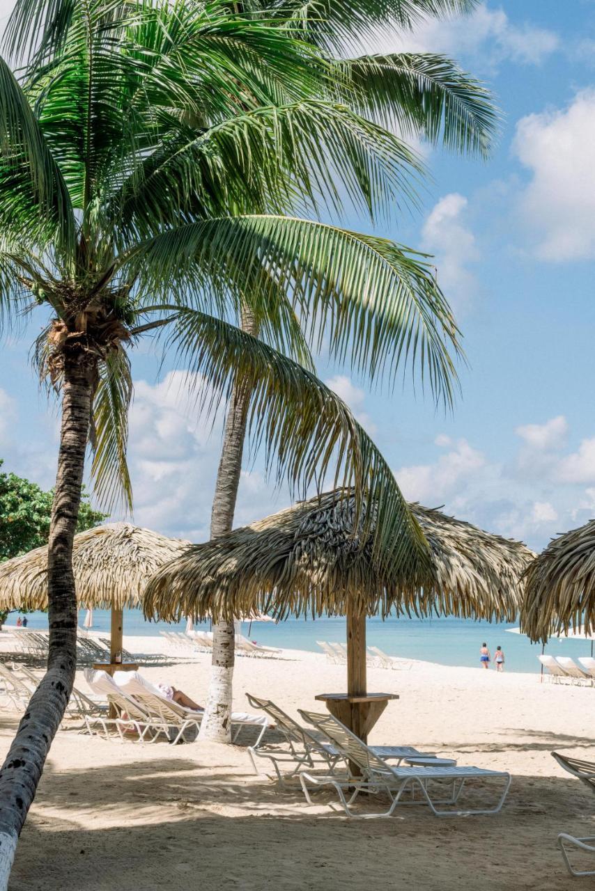 Caribbean Club Boutique Hotel, Grand Cayman Seven Mile Beach ภายนอก รูปภาพ