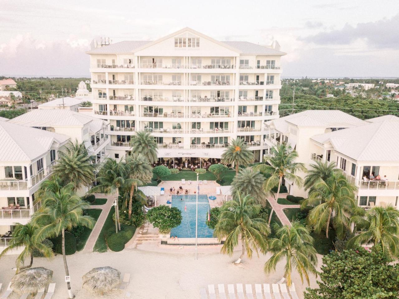 Caribbean Club Boutique Hotel, Grand Cayman Seven Mile Beach ภายนอก รูปภาพ