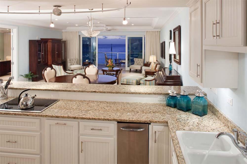 Caribbean Club Boutique Hotel, Grand Cayman Seven Mile Beach ภายนอก รูปภาพ