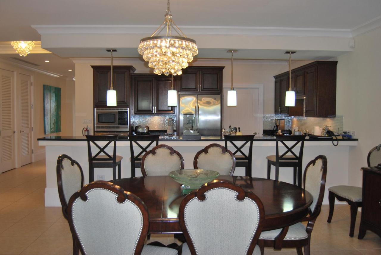 Caribbean Club Boutique Hotel, Grand Cayman Seven Mile Beach ภายนอก รูปภาพ