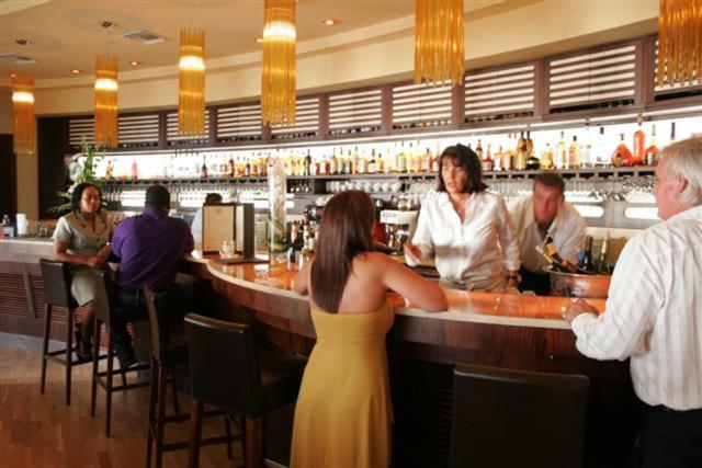Caribbean Club Boutique Hotel, Grand Cayman Seven Mile Beach ภายนอก รูปภาพ